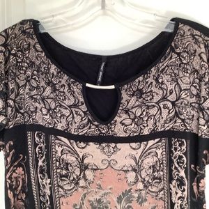 Skinny Minnie T Shirt Top Blouse Womens Size Small Black Patterned